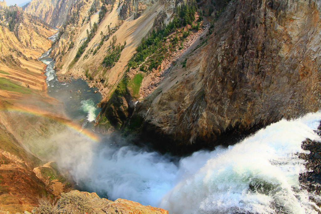 Massive plunge of Lower Falls 2012 - Brink of Lower Falls