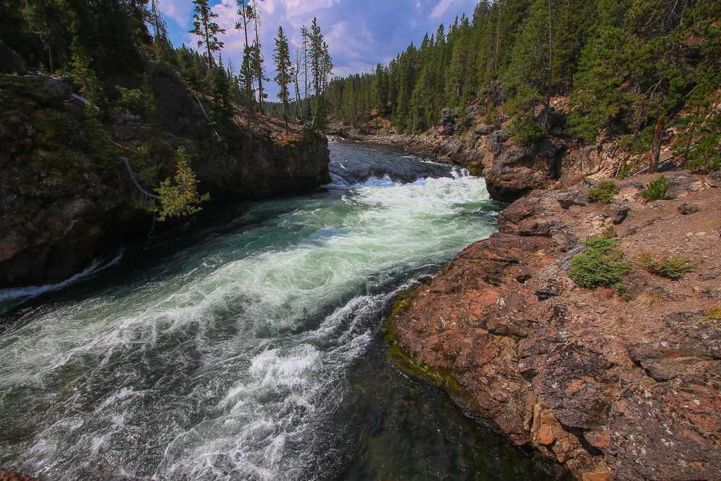 Yellowstone River flowing towards the Brink of Upper Falls - Brink of Upper Falls