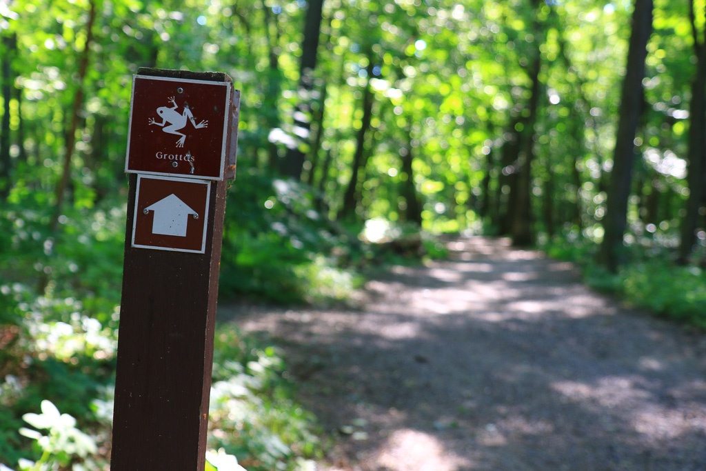 Grottos Trail - Devil's Lake State Park, Wisconsin