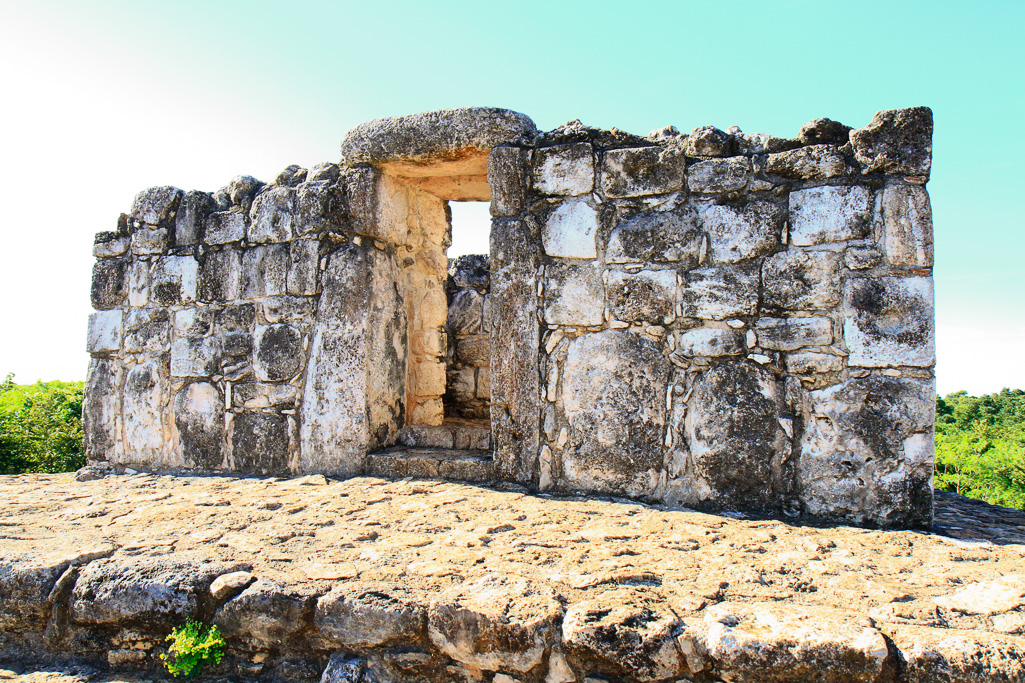 Oval Palace summit structure - Ek Balam