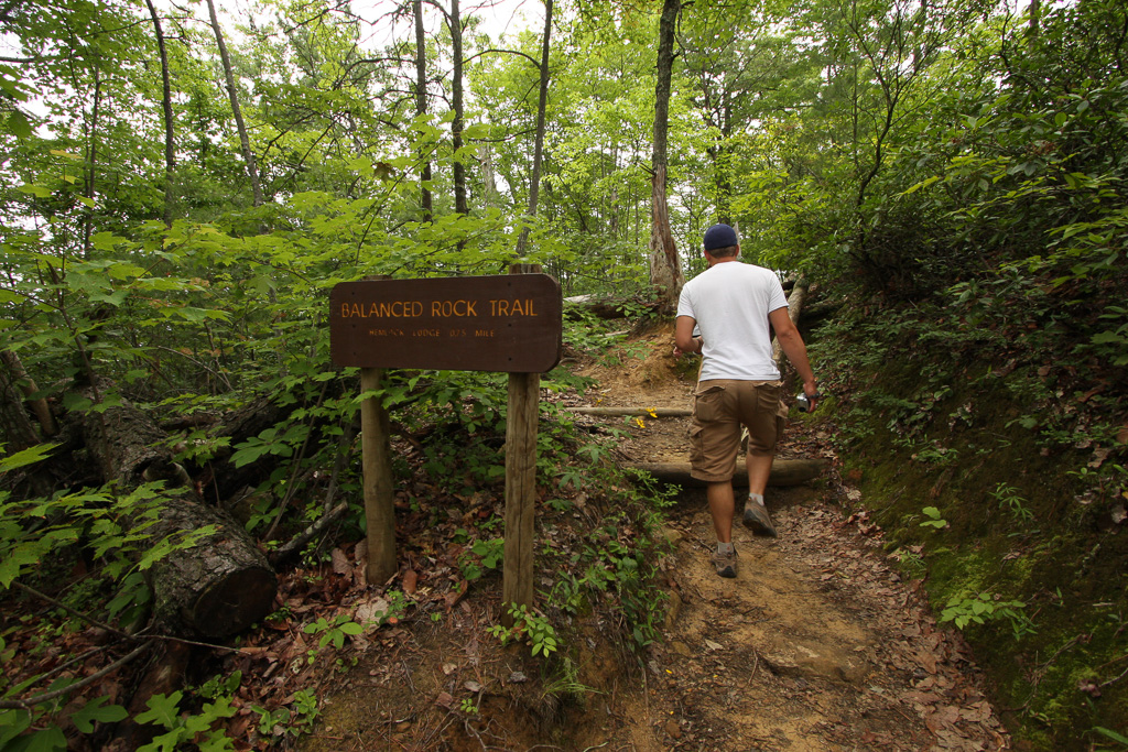 Berg hiking towards Balanced Rock - Original Trail/Balanced Rock Trail/Laurel Ridge Trail Loop to Natural Bridge