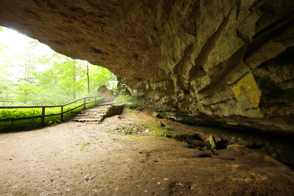Recess cave - Original Trail/Balanced Rock Trail/Laurel Ridge Trail Loop to Natural Bridge