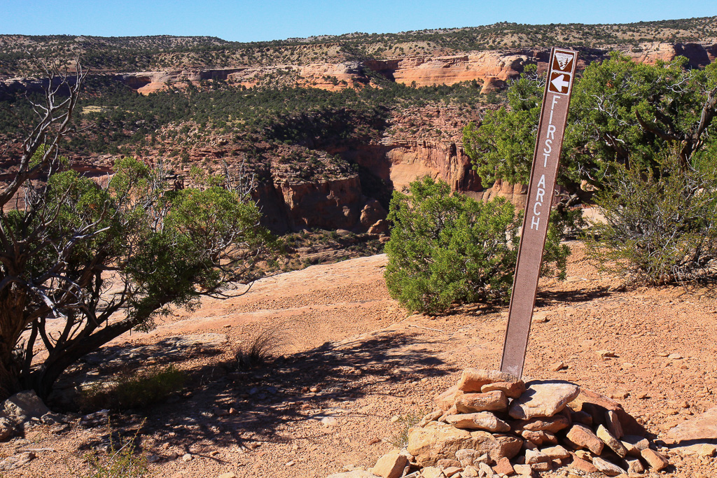Sign pointing to the First Arch Overlook - Rattlesnake Canyon Arches