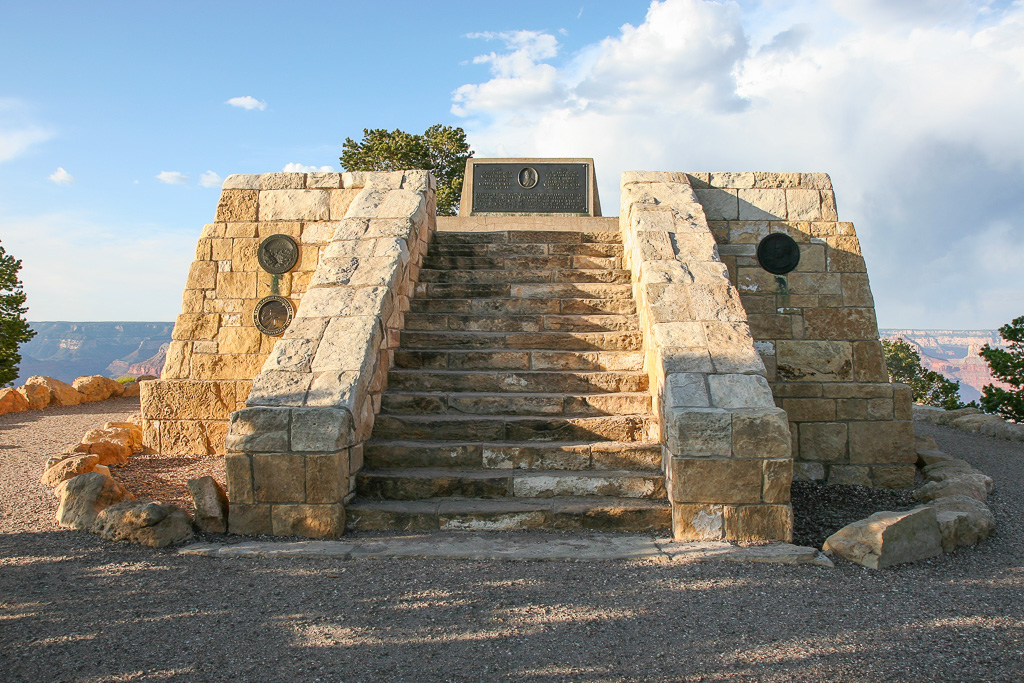 Powell Memorial - Rim Trail