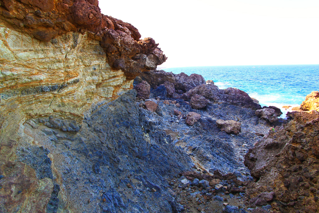 Colorful cliffs - Seroe Colorado Natural Bridge