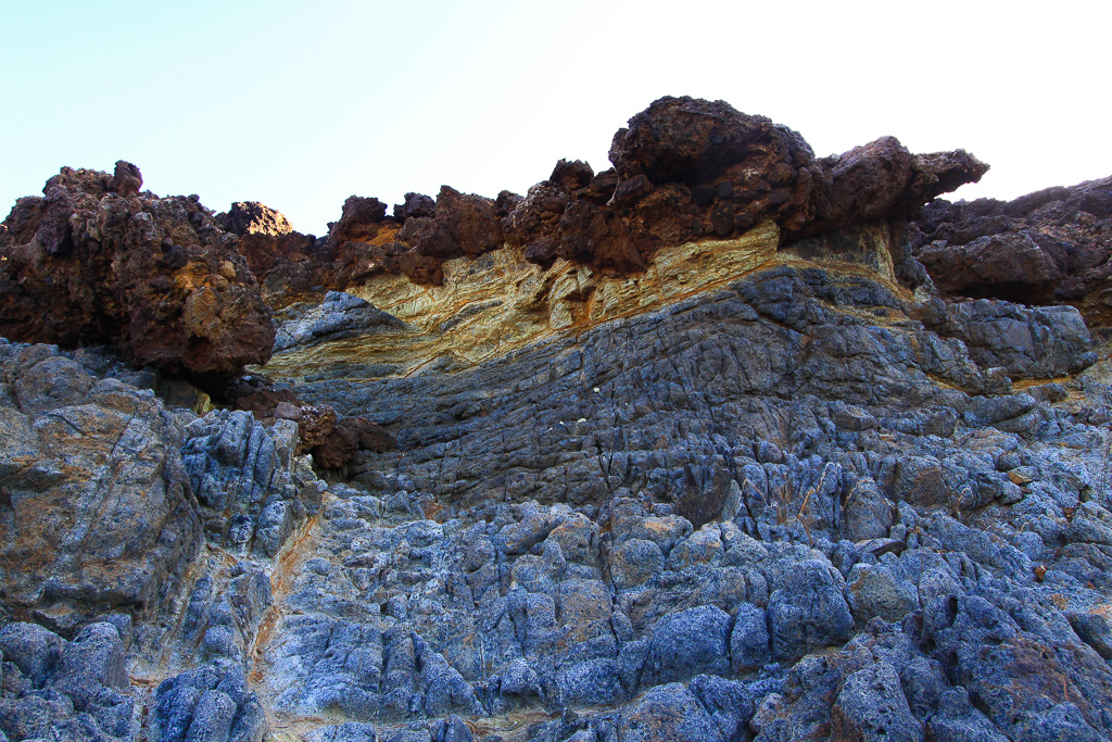 Looking up at the cliffs - Seroe Colorado Natural Bridge