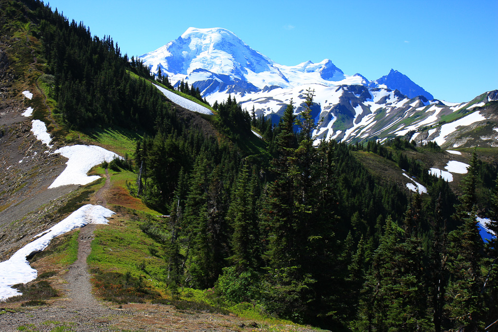 Climbing the knoll - Skyline Divide