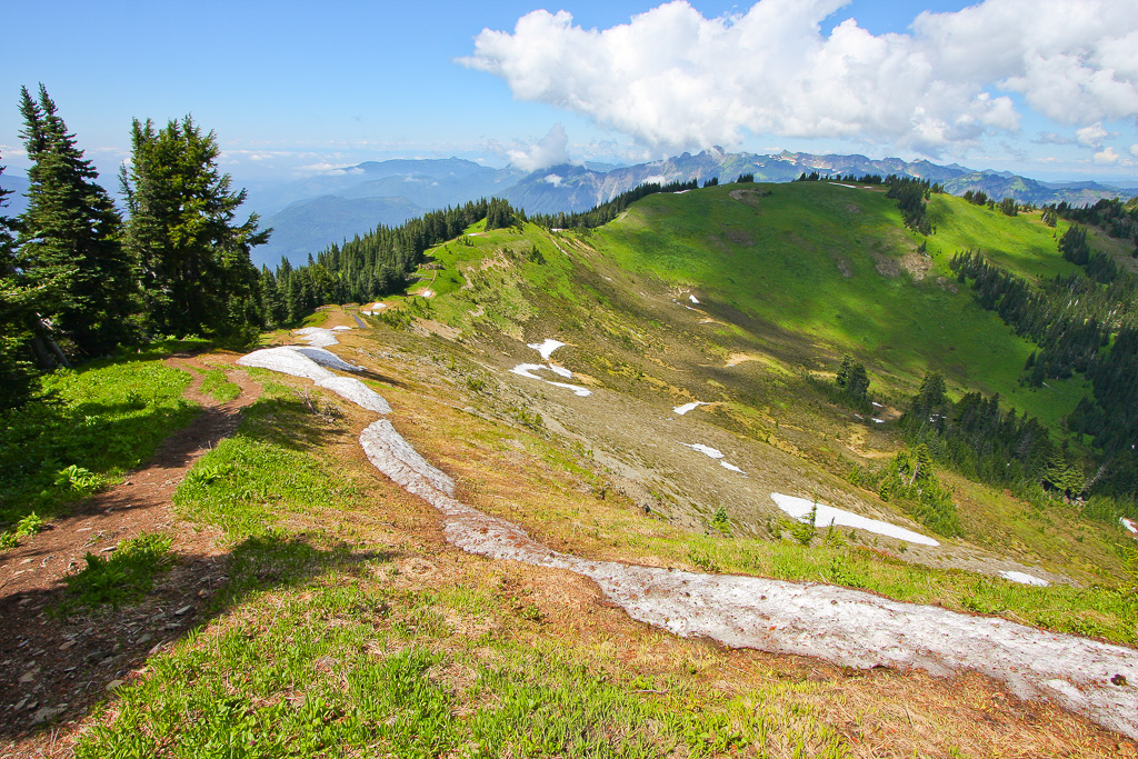 Gorgeous ridgeline - Skyline Divide