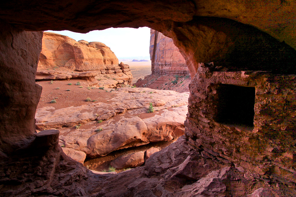 Hidden Ruin alcove - Monument Valley
